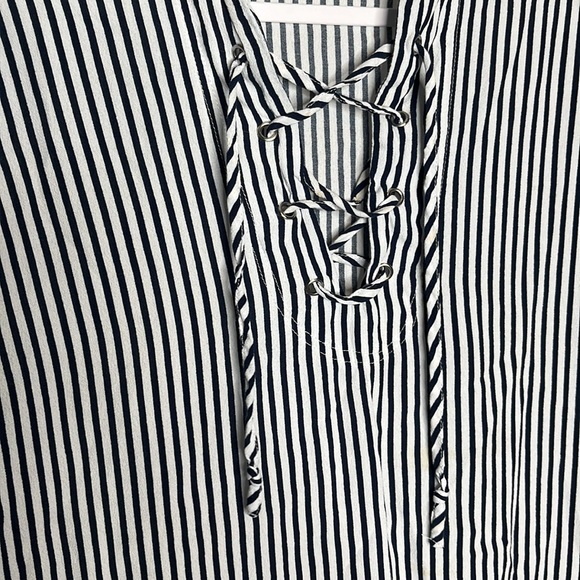 Womens top - Picture 2 of 4